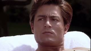Escena de Fernando Colunga tomando el sol