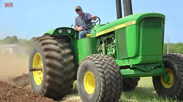 Kolik koní má traktor John Deere 6030?