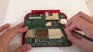 How to take apart a Nintendo 2DS