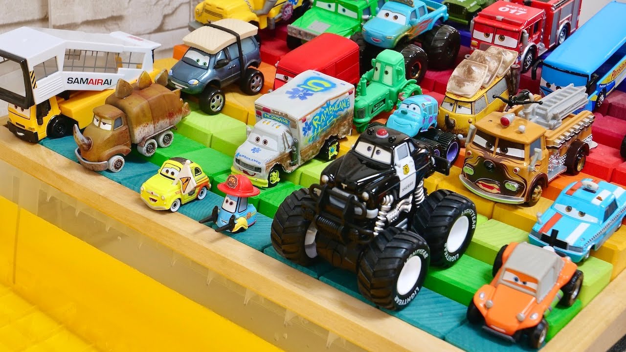 Disney Pixar Cars ☆70 various Cars friends roll down a colorful