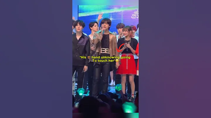 Taehyung 🐻didn’t noticed her 😳 but  the ways 😍she respect tae🐻 #bts #shorts  #taehyung