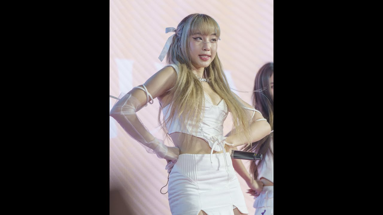 PRETZELLE  - เพื่อนดีเด่น  (BEST FRIEND 4EVER) : [ Aumaim Fancam ]   @ Lazada 11.11 TRENDY SPACE