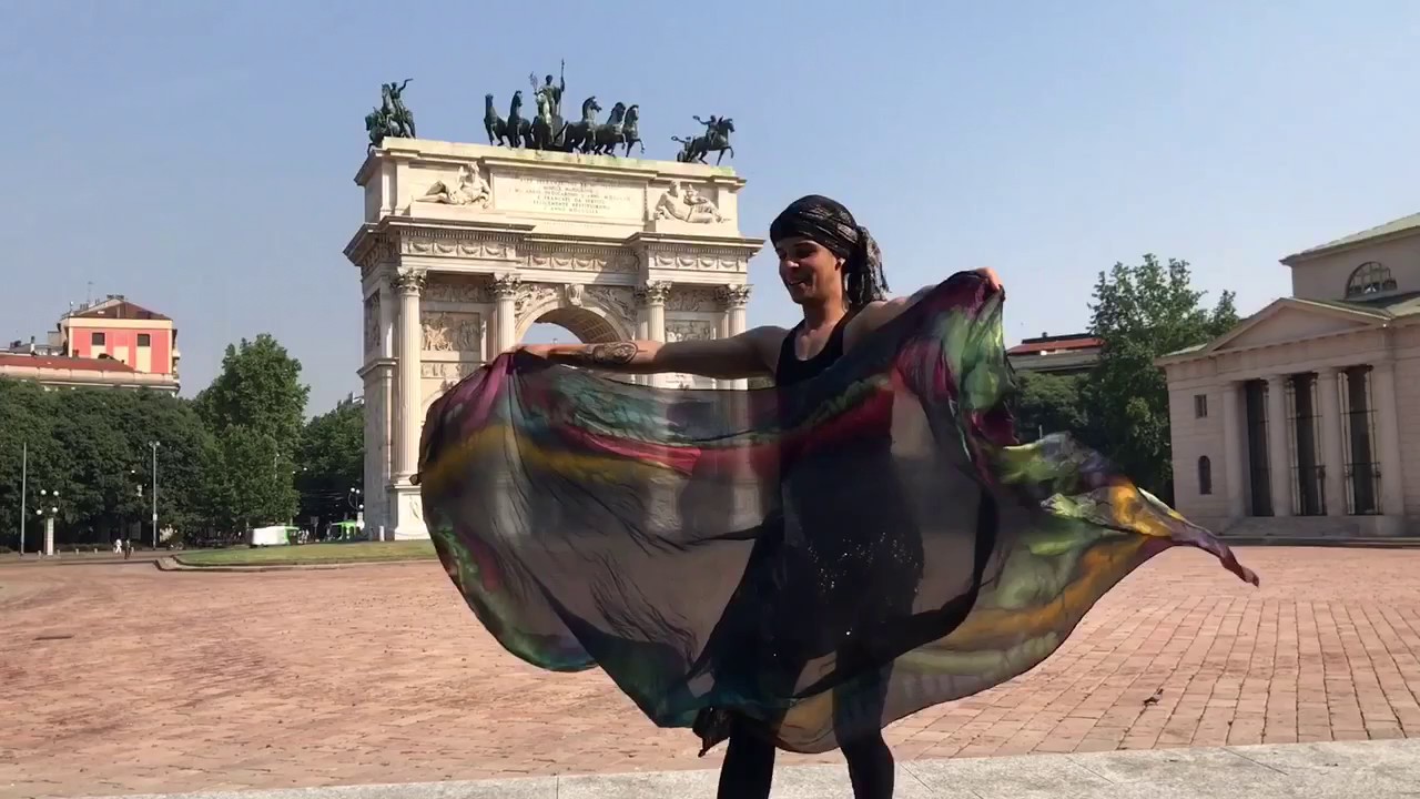 Tutorial de Dança do Ventre: Véu borboleta com Lukas Oliver