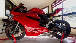 How to change motorcycle front wheel (Ducati 899 Panigale)