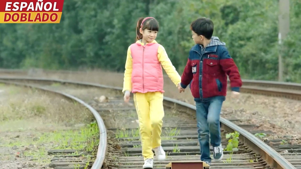 [Doblado Esp] El Niño se fuga con la Chica para retenerla en el País, pero anochece...