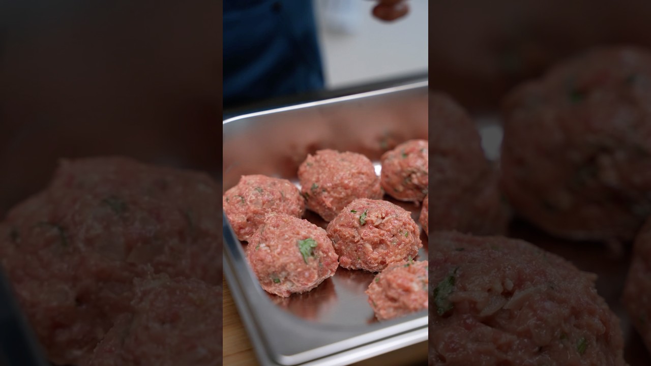 Fun fact: Baking soda isn’t just for cookies—it’s a secret meat tenderizer!#KitchenHacks #BakingSoda