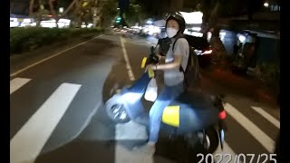 只注意到左邊行人,沒想到還有個兩輪行人