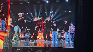 [CUT] 220924 SEVENTEEN World Tour ‘BE THE SUN’ in Jakarta Day 1 - ‘Aju Nice’ DK, Seungkwan ver