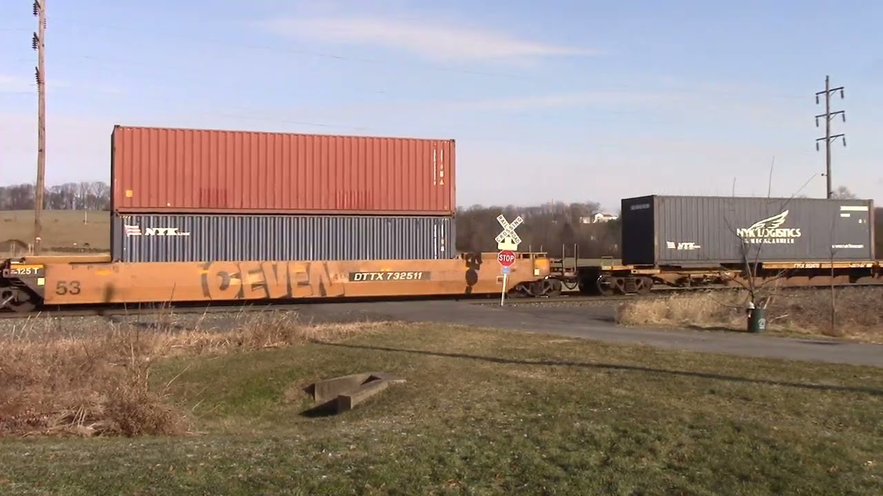 NS Trains In Cleona And Annville PA Plus BNSF UP And NS 7200