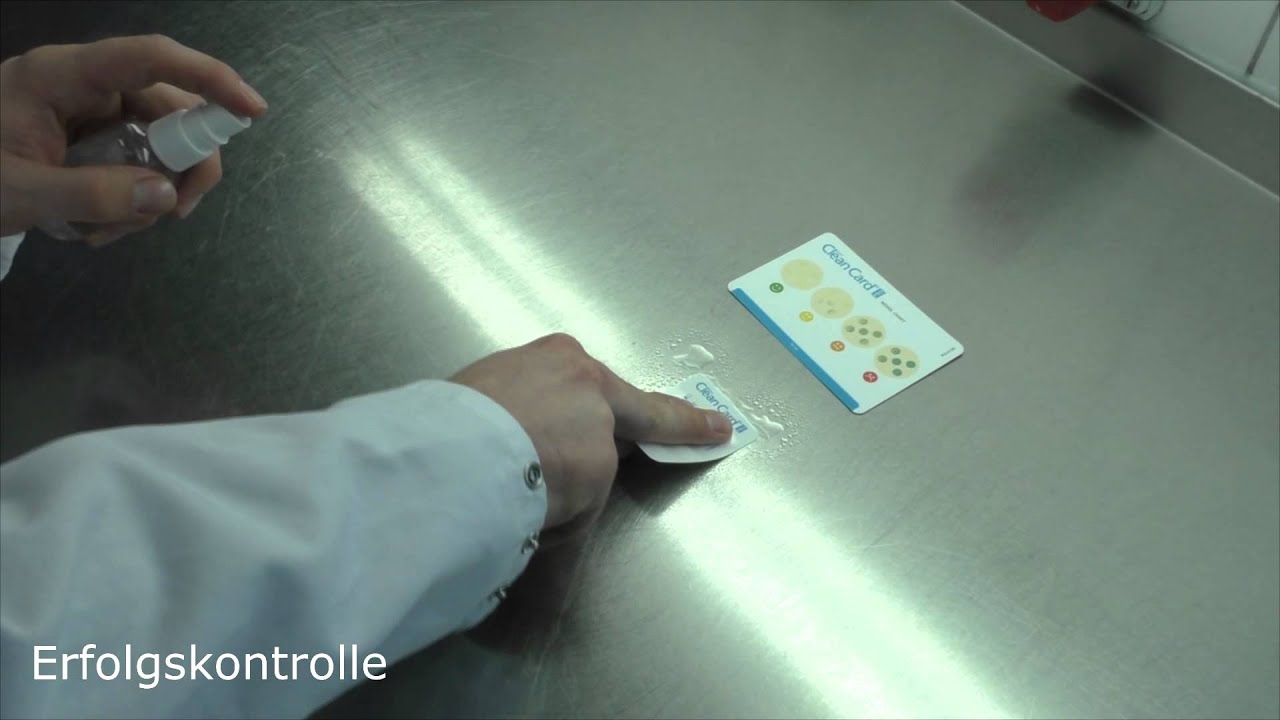 Clean Card® PRO amfora health care zeigt die einfache Handhabung des