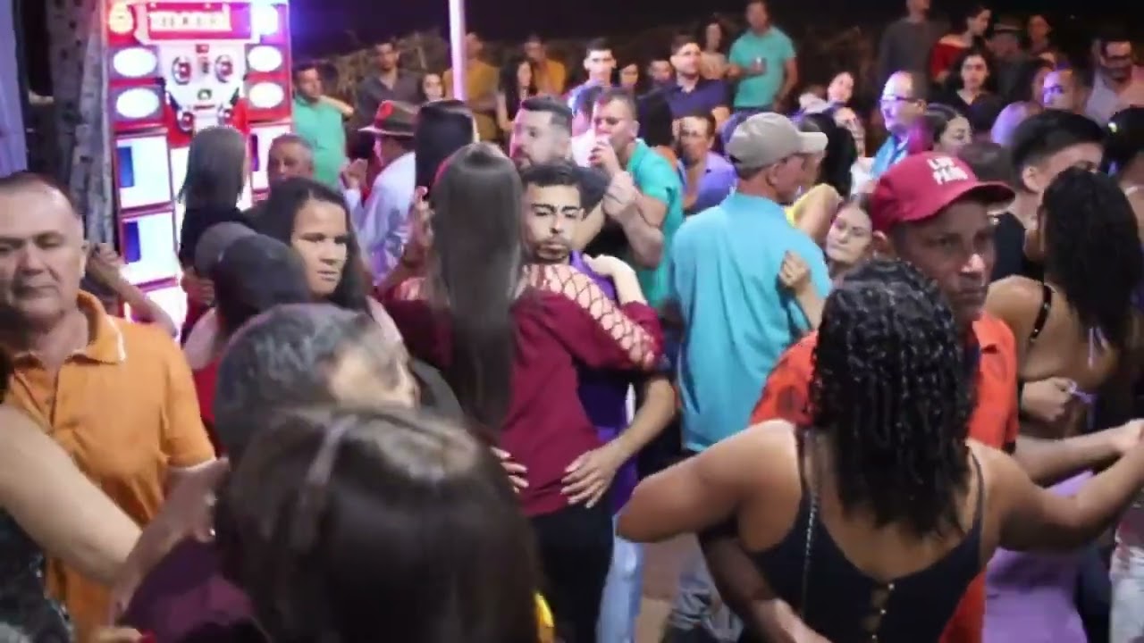 Vamos dança Forro #passossertanejos #Mamonas #roça #vidanaroça #minasgerais #vidareal  #mulherbonita