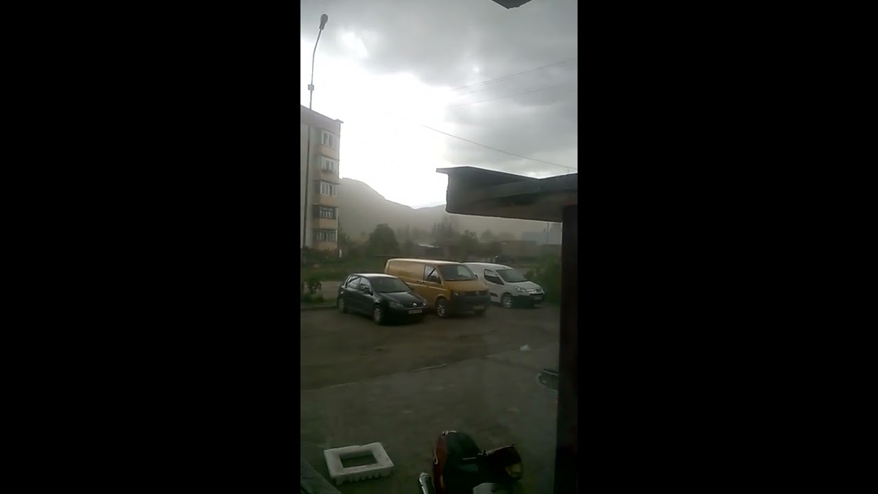 Гроза попала в машину