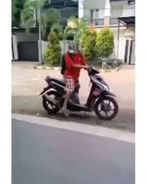 Video lucu 2019!!!motor matic bisa di engkol