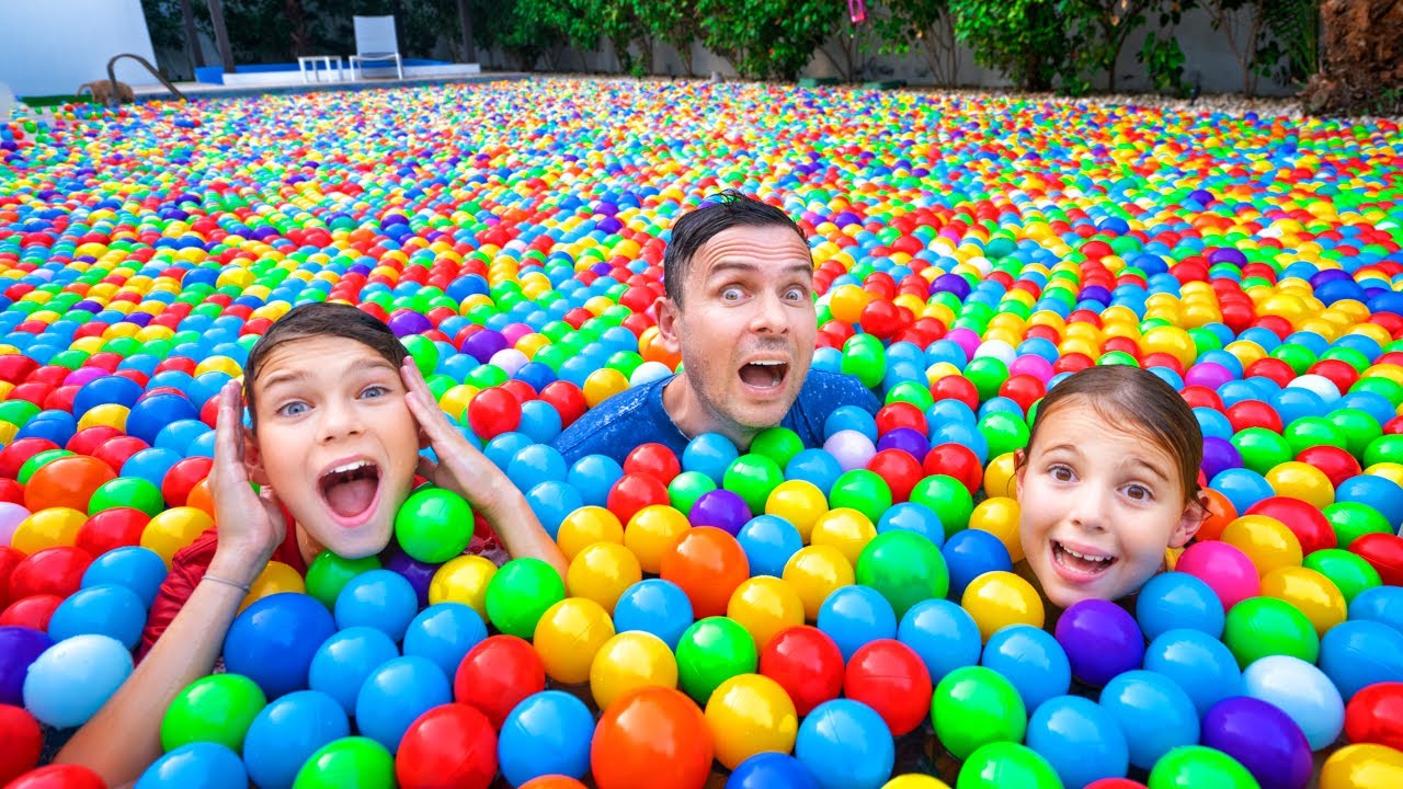 ⁣Ball Pit Pool Challenge Full Of 30,000 Colorful Ball Pall Pit Balls