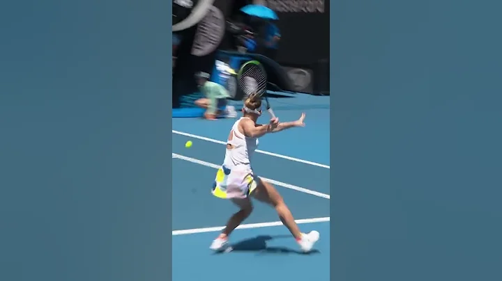 How did Simona Halep MAKE that? 🤸‍♂️ - DayDayNews