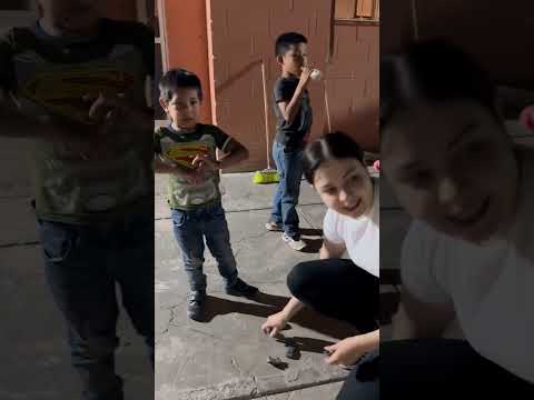 No me esperaba esta reacción de los niños al ver el acordeón en la casa hogar???