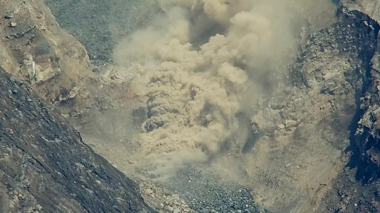 Unstable Lava Rubble on Semeru – Near-Continuous Rockfalls & Ash Bursts ...