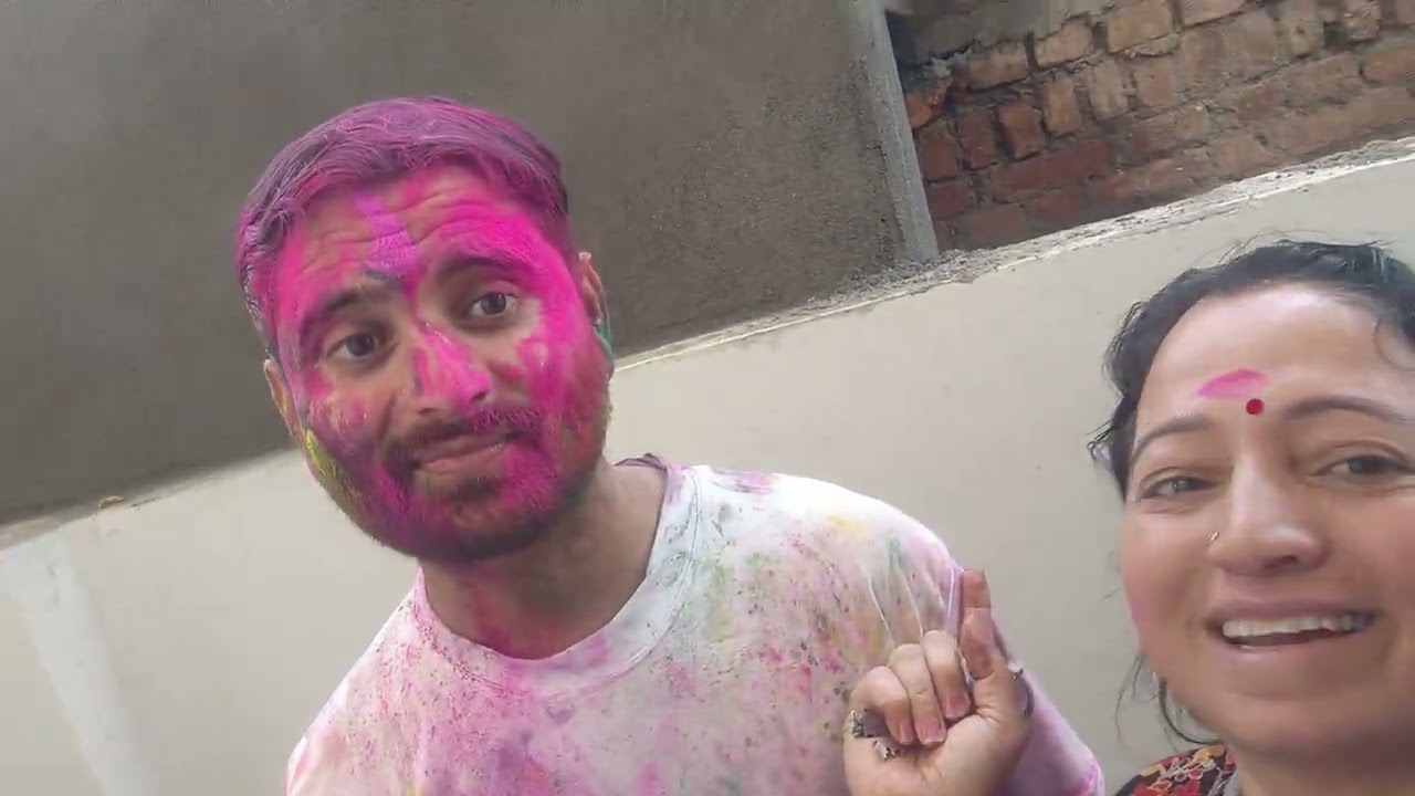 मैं बना रही हूं गुजिया 😋