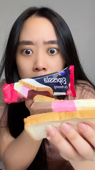 THE RIGHT WAY TO EAT SINGAPORE ICE CREAM!!!