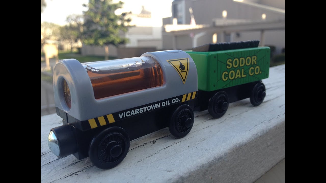 2013 Thomas The Tank Engine Wooden Toy Railway - Oil & Coal Cargo 2 Pack - Fisher Price Train Review