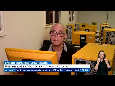 Programa de universidades públicas incentiva idosos para graduação