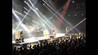 Green Day live - 4/3/17 Des Moines, IA - Burnout