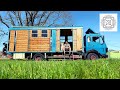 La petite maison sur roues de marek  du transporteur de pigeons voyageurs  la maison