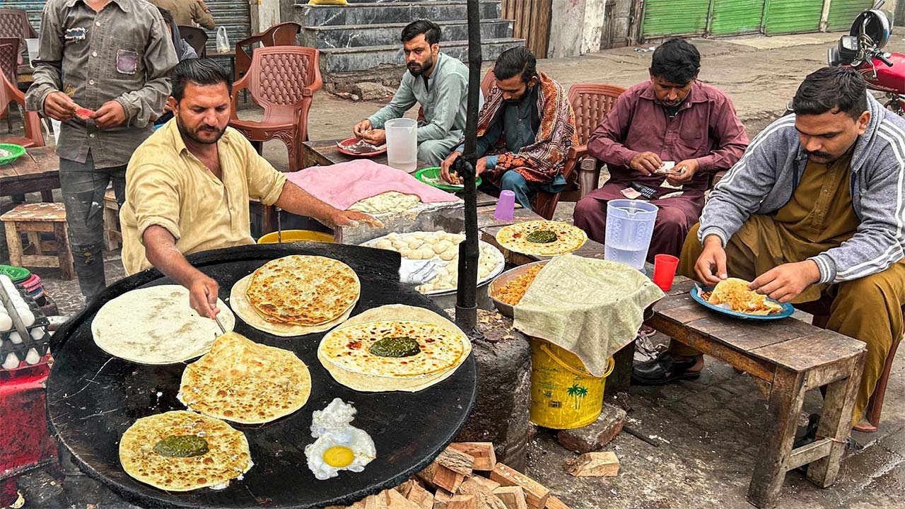 AMAZING Saag Paratha 😍 | Cheapest Pakistani Street Food Cooking | Cheap Eats Compilation 🇵🇰