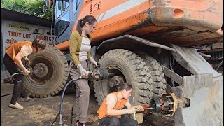 Excavator repair process when moving motor seals and brake seals are acleared