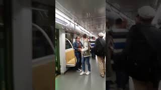 Metroda Başörtülü Kadına Saldırı Hedef Alıp Olay Çıkardı