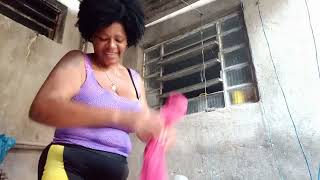 Lavando Roupa E O Quintal