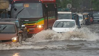 Экстремальный потоп в Ростове-на-Дону. Люди и машины проваливались в гигантские лужи
