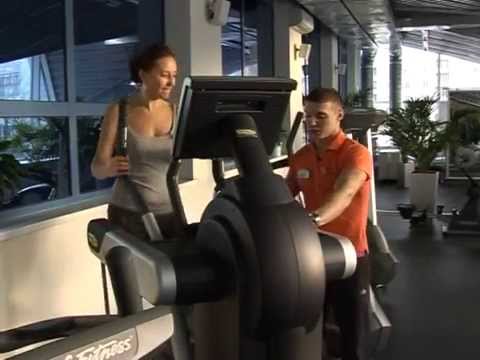 Video: Fitness V Zemi Nebo Cvičení S Lopatou