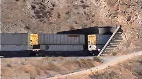 BNSF exits Tunnel 17