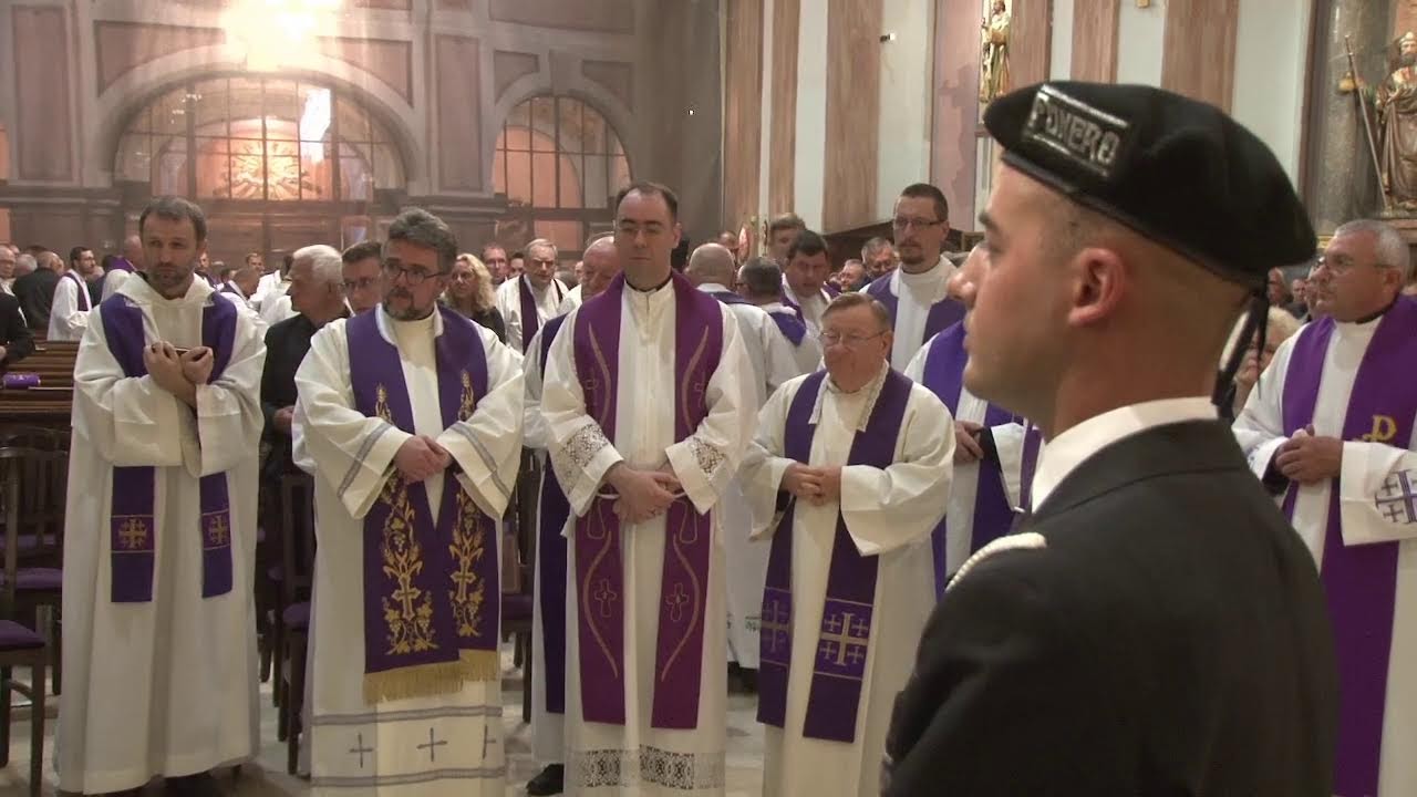 Svecana Misa i sprovodni obred Biskupa Slavka Vecerina