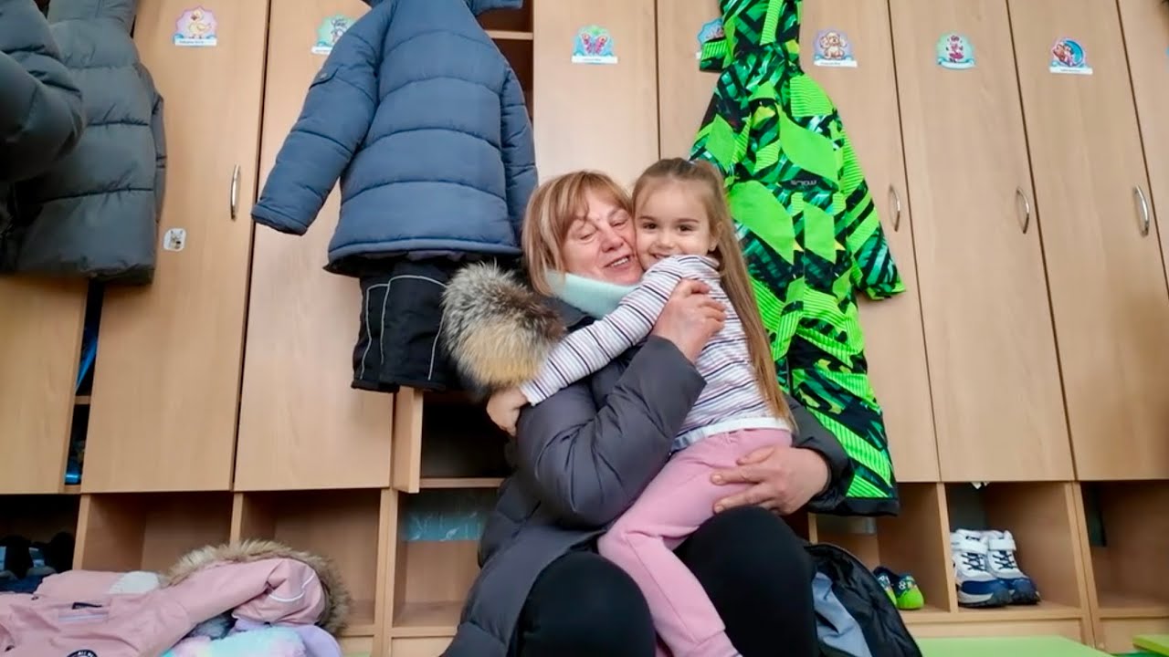 Бабушка Люба приїхала в гості - EE Family