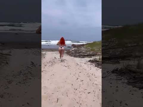 Aline Ouriques de Biquini na praia #praia #loira #musadoverao #morena #segueai