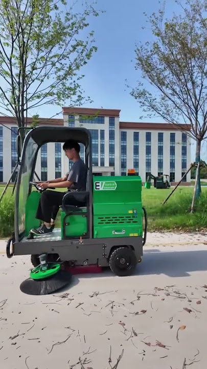 Introducing the Luhuan LH-1500 Road Sweeper!