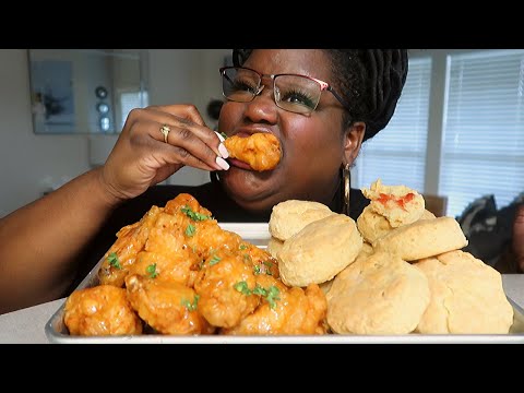 honey-battered-fried-chicken-and-biscuits-먹방-mukbang-+-recipe-허니-배터리-튀김과-비스킷-먹방