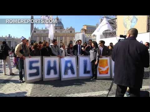 Shalom Catholic Community arrives from Brazil to say goodbye to Pope