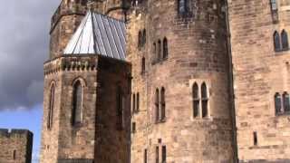 Alnwick Castle ! " Hogwarts " Harry Potter Castle in Northumberland , England !