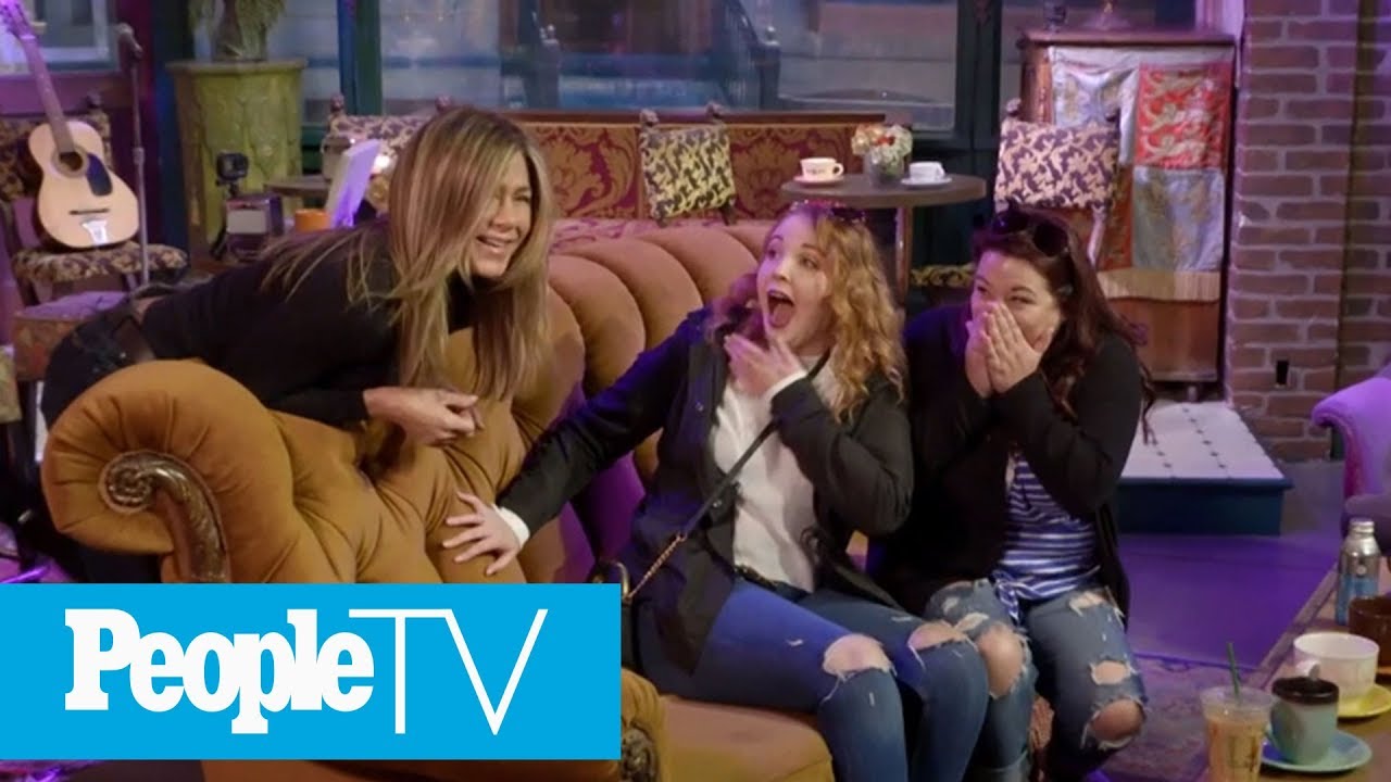 Watch Jennifer Aniston Surprise Unsuspecting Friends Fans On The