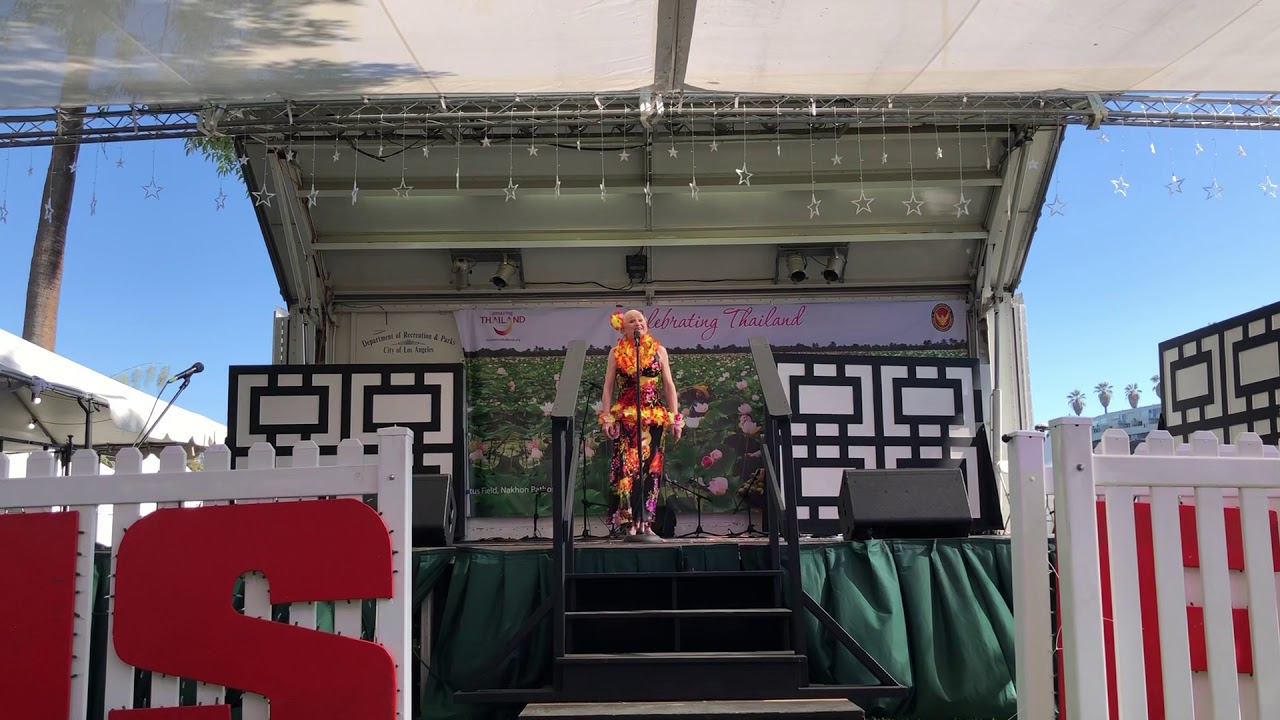 Carolyn Berger sings Hawaiian wedding song