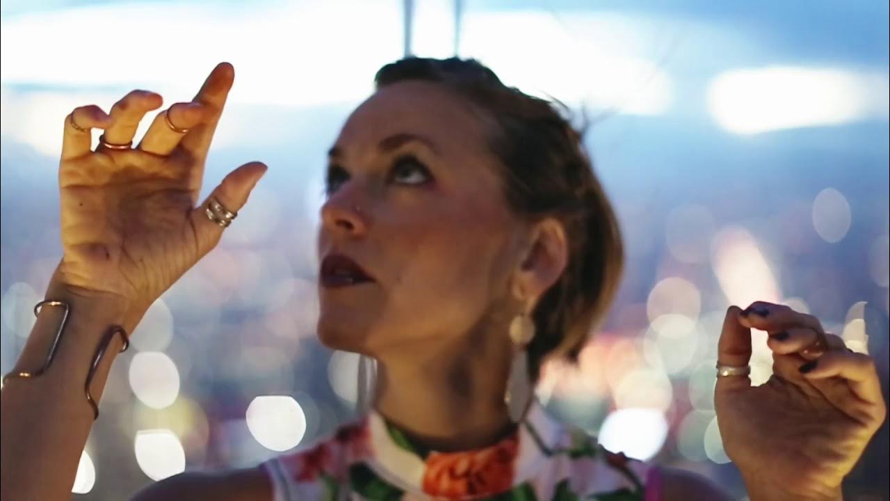 Heather Christie - FALLING ALONE (Official Video) Heather Christie - FALLING ALONE (Official Video)