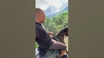 Семён Фролов скачет на лошади Галопом (прикол)