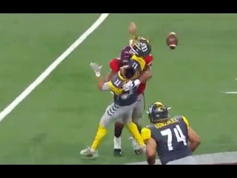 Football fans lost it over a monstrous sack in the AAF