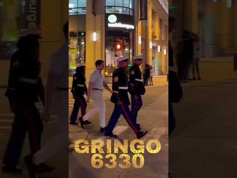 ولد خالي سوق السيارات هههههههههه 