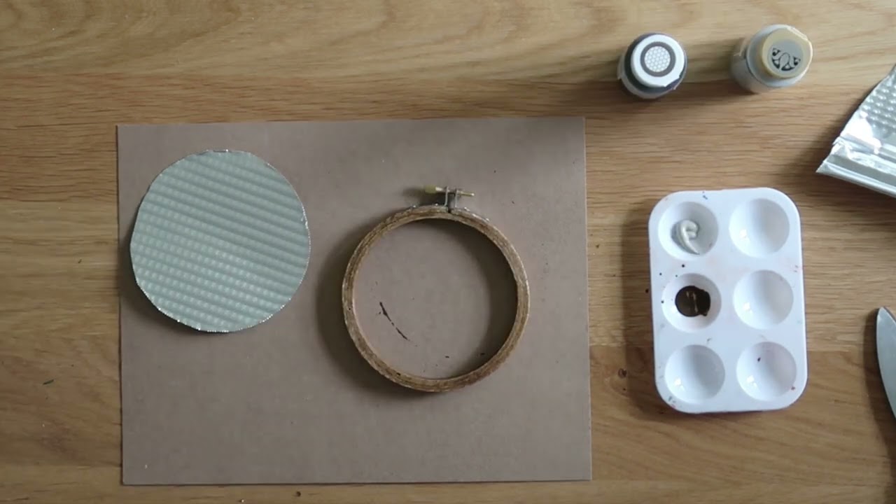 Mini embroidery hoop Christmas ornaments - Creative Holiday gift ideas 