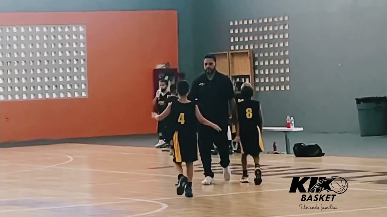 Equipo de 10 y 11 con la victoria #losmejorespadres #kikobasketestádemoda