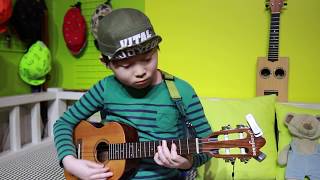 ★ Look!! ★ Incredible 8-year-old Boy Sean Ukulele Playing (While my guitar gently weeps) chords